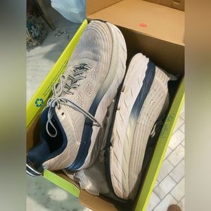 Hoka Bondi